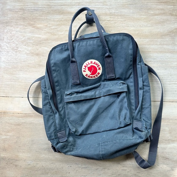 Fjallraven Kanken Backpack - Picture 1 of 3